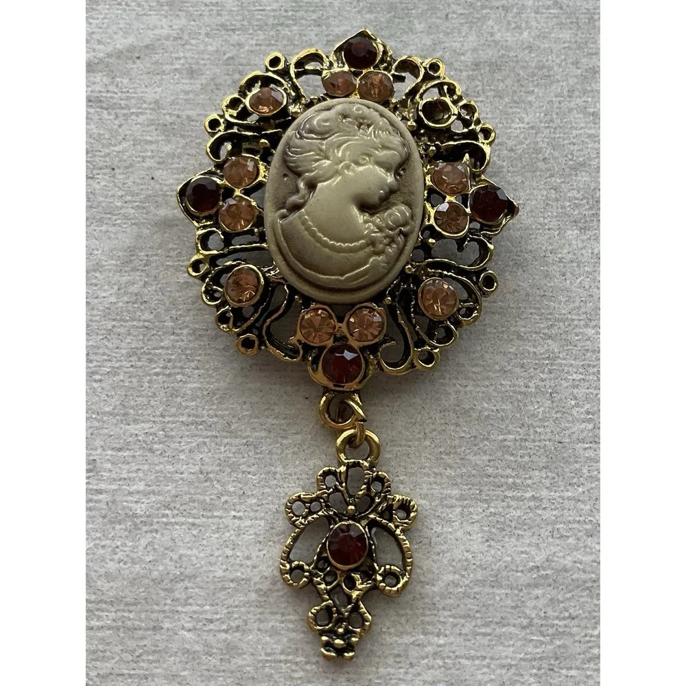 antique-style gold-tone cameo brooch Dangling Filigree Charm Vintage Estate Jewe
